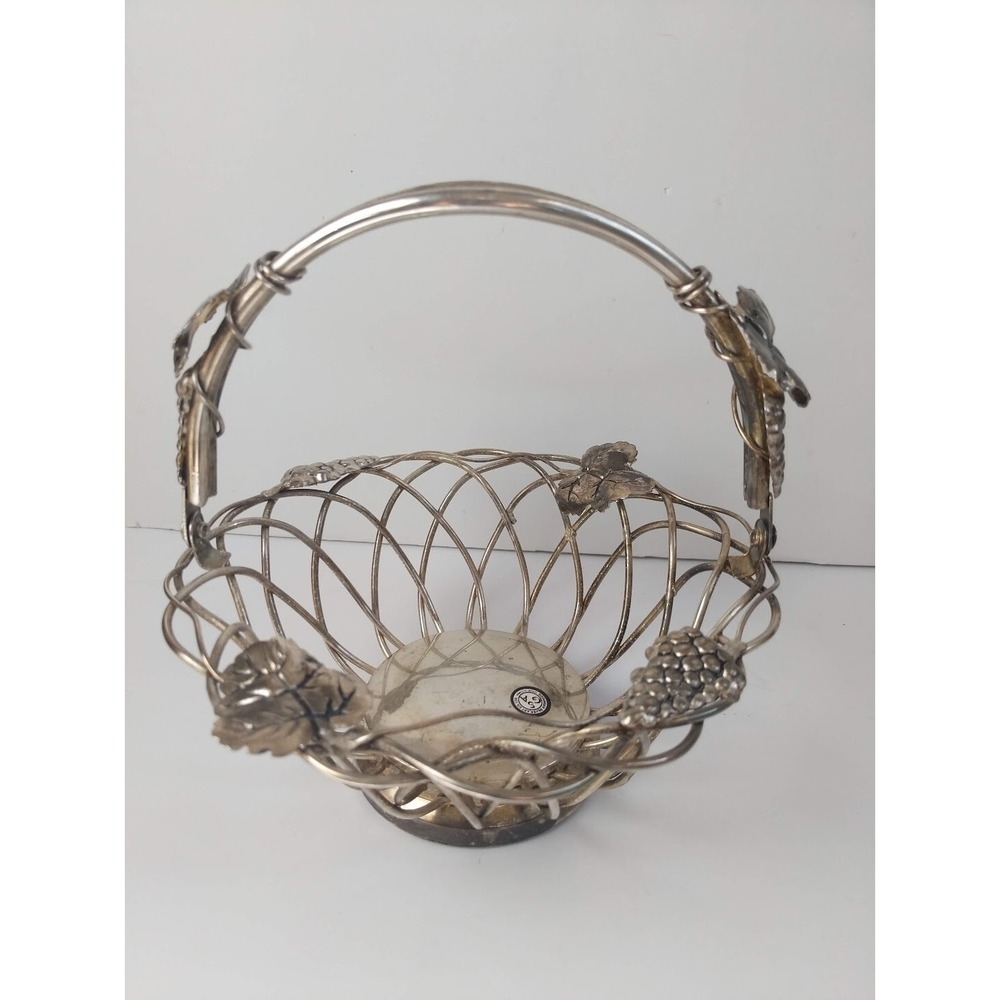 Godinger Silver Grape Vine Leaf Fruit Bread Bowl Basket w/ Handle  7 1/2"
